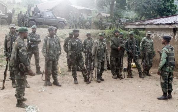 Congolese soldiers from FARDC receive instructions during their offence against the rebels from the FDLR in Kirumba village of Rutshuru territory in eastern Democratic Republic of Congo